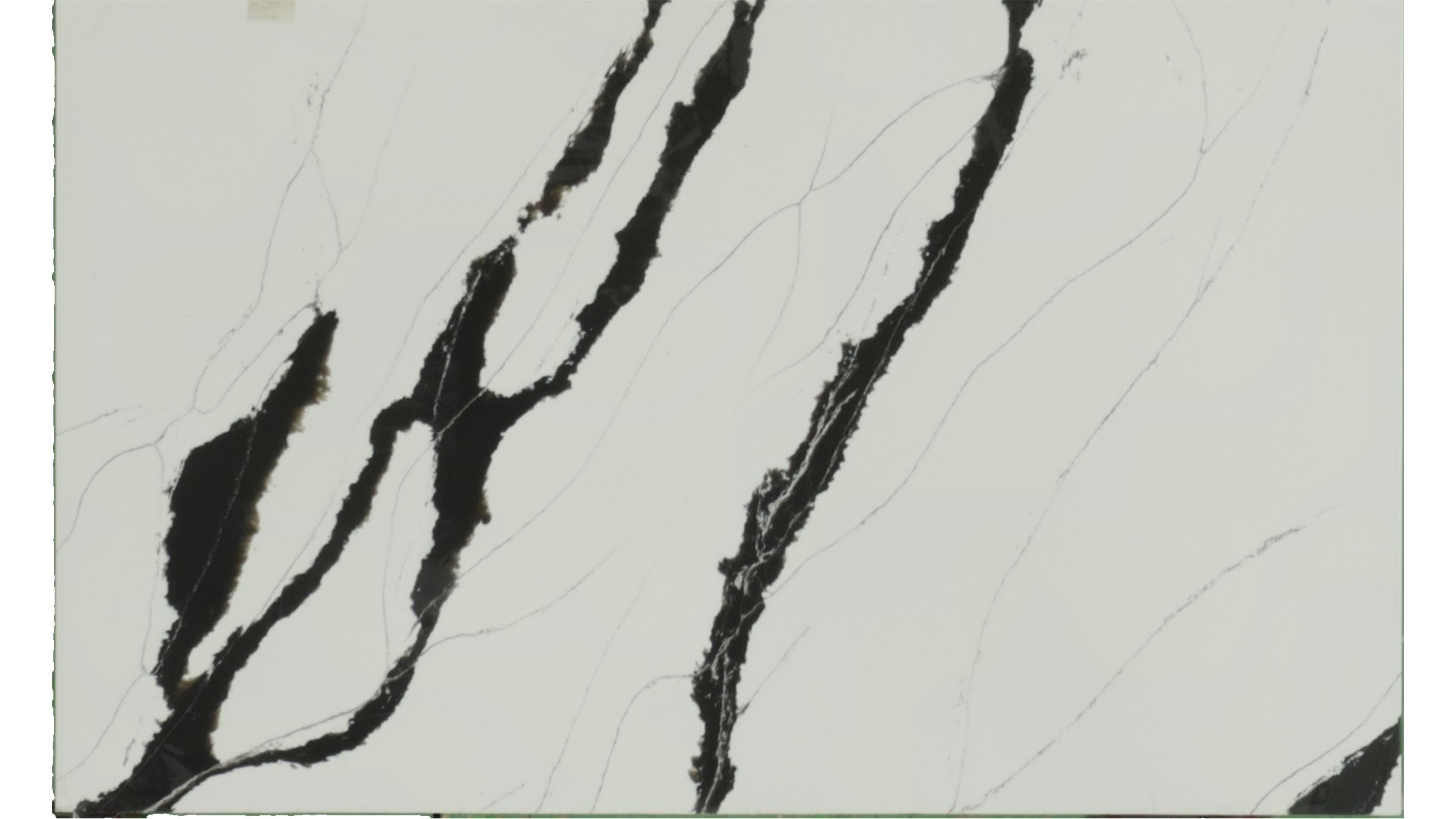 Unique Calacatta Black QUARTZ — item #4719